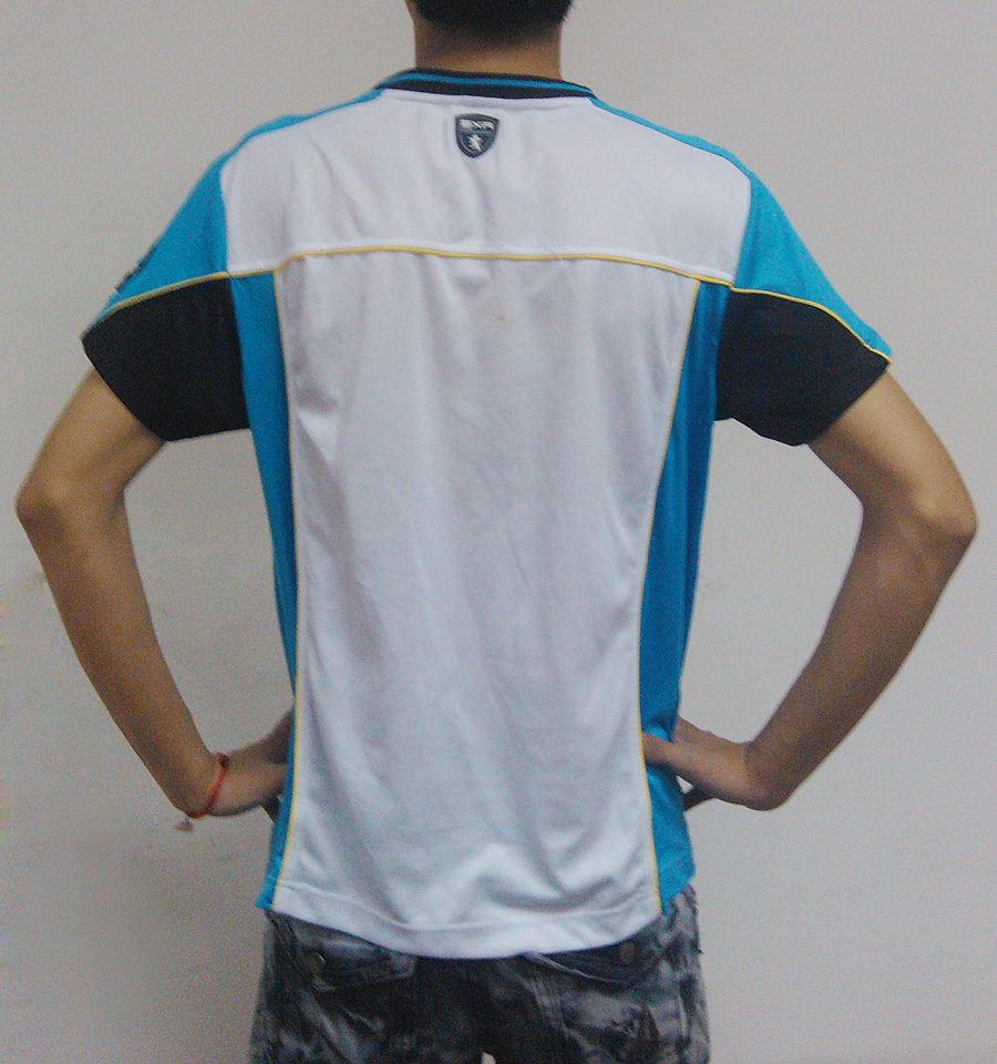 什么颜色的足球服好看?(兰色,红色,黄色,菊黄,绿