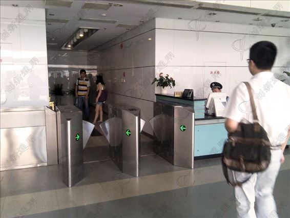 南京报业集团——尖角翼闸