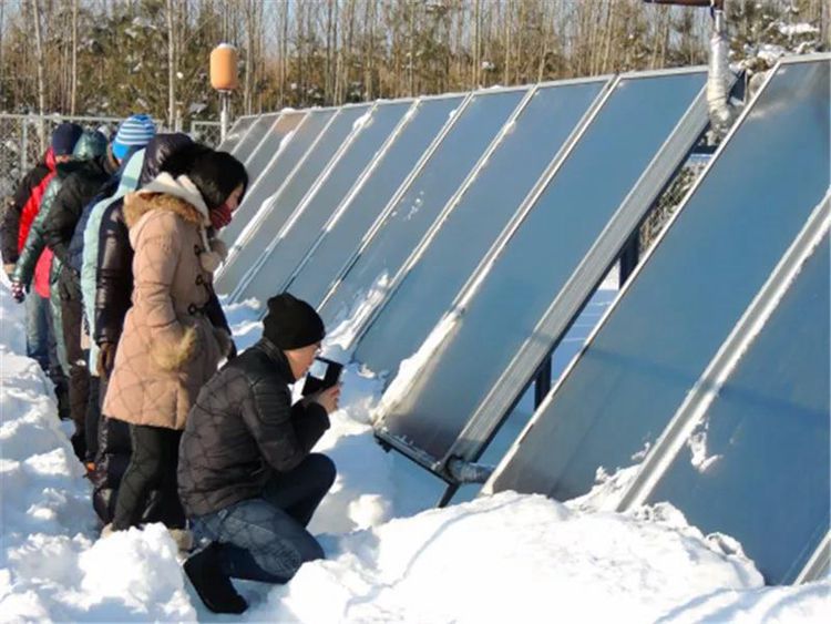 红兴隆管理局农都大厦太阳能热水工程（平板太阳能集热器240㎡）