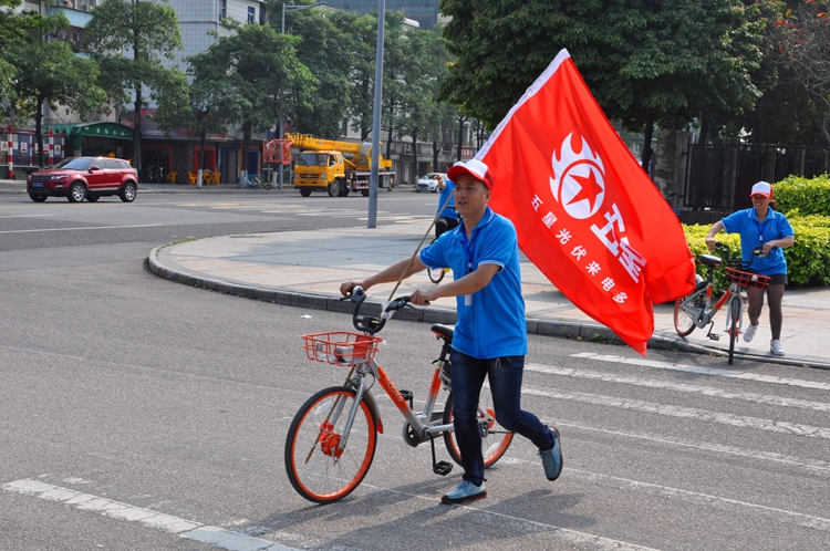 到终点了，快跑去登记！