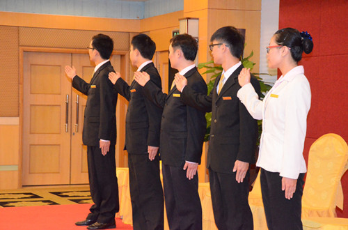 采供部礼仪展示:手势指引