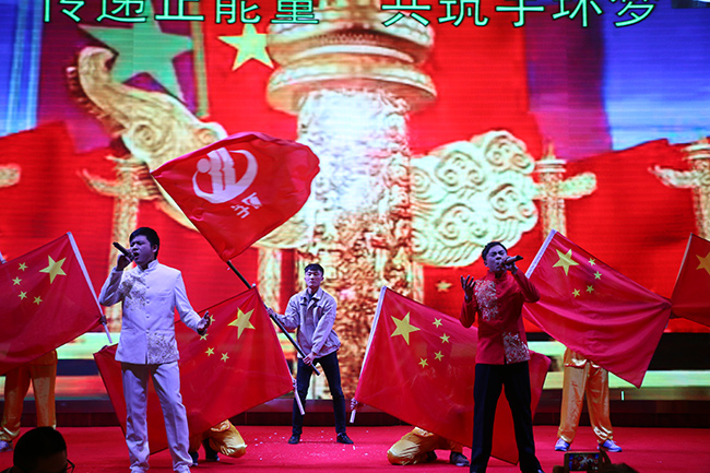 歌舞《红旗飘飘》