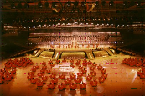 广州体育馆是为了迎接2001年第九届全运会在广州建设的一座综合性多