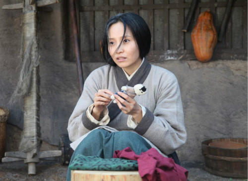 然而,从古装剧穿越回现代生活,杨凯淳在出席节目时,却来了个"华丽