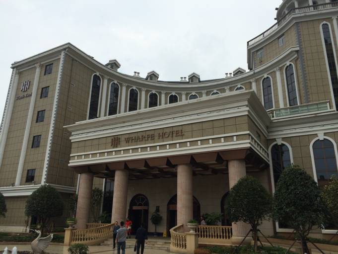 常德华尔夫酒店是一家极具特色的精品酒店,以高品位的艺术人文理念